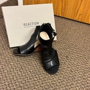 Kenneth Cole Reaction Black Open-Toe Cutout Wedge Sandals